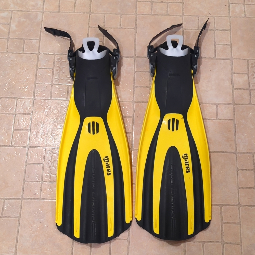 Mares Avanti Superchannel Open-Heel Fins - Yellow, Size Small, Unisex